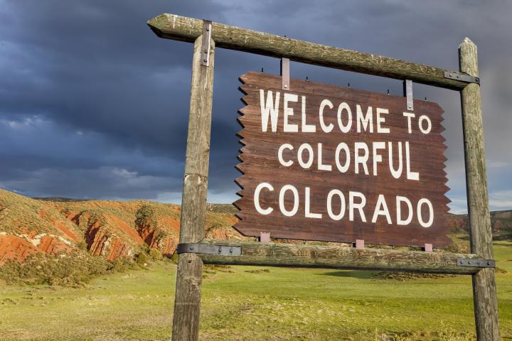 "Welcome to Colorful Colorado" sign